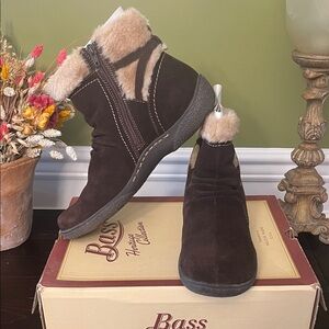 Bass Women's Dark Brown Winter Boots with Fur Trim with box